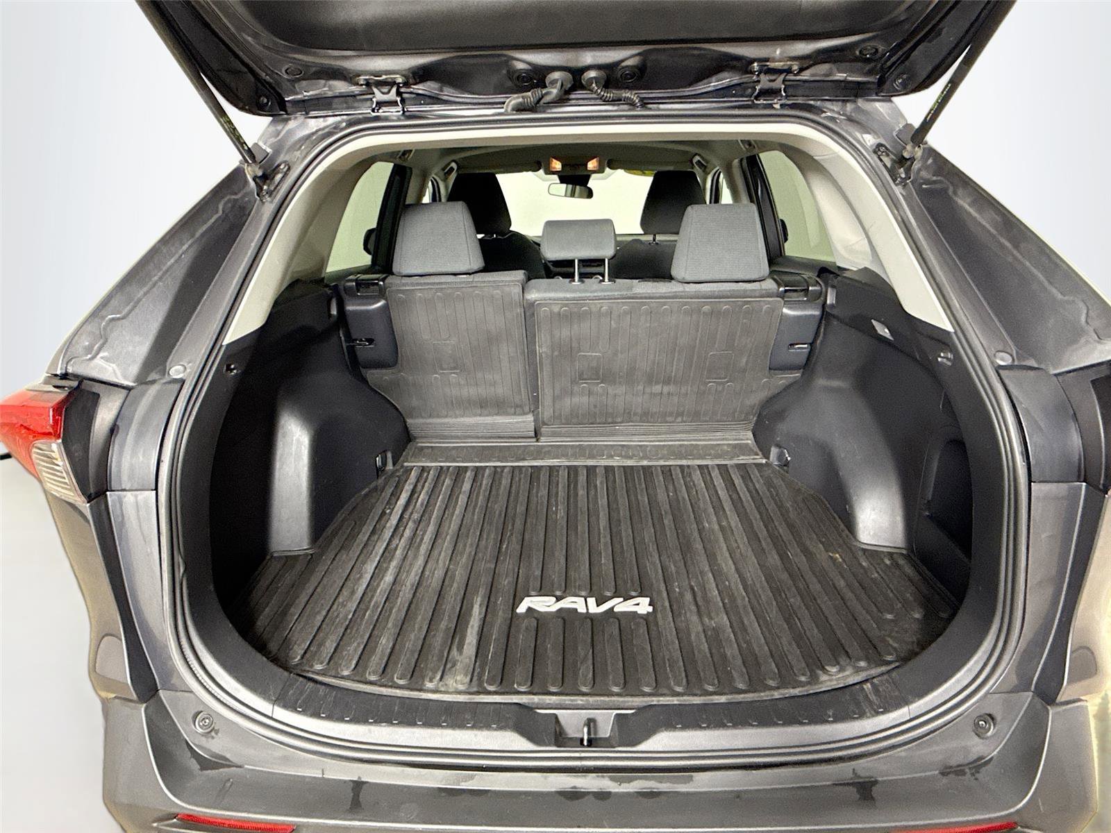 Used 2021 Toyota RAV4 LE image 24