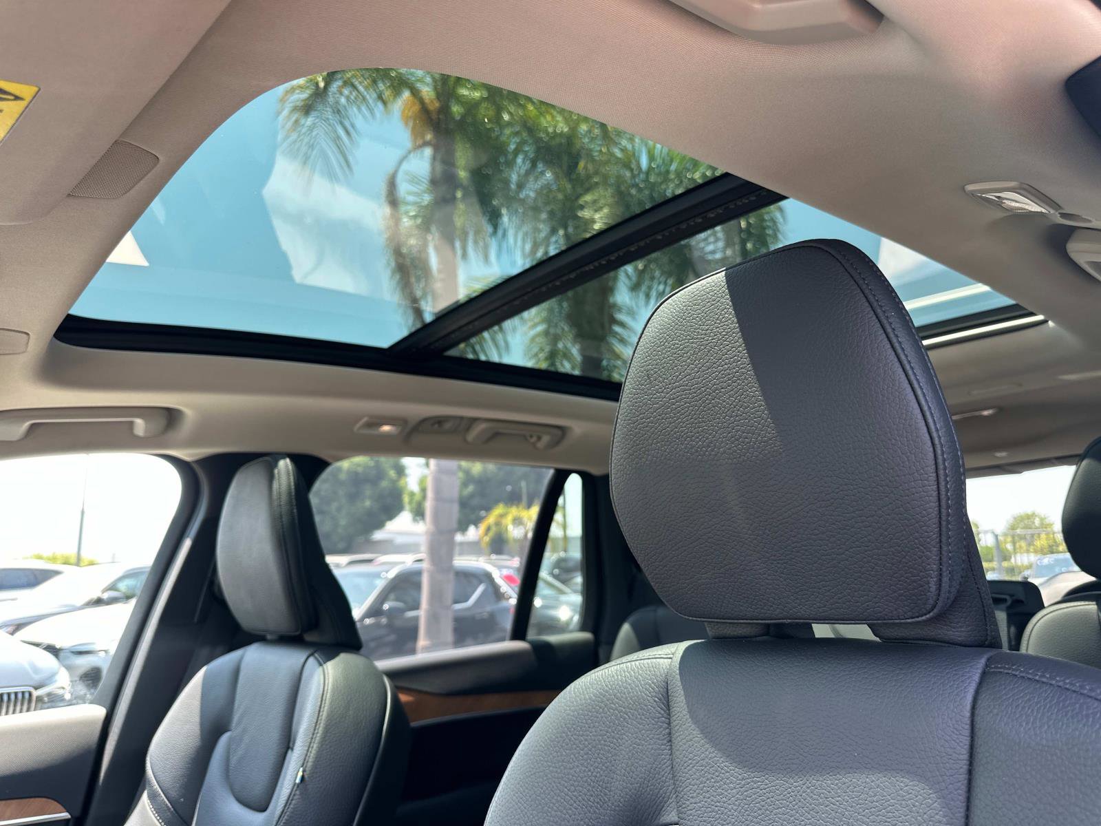 Certified 2025 Volvo XC90 B6 Plus image 35