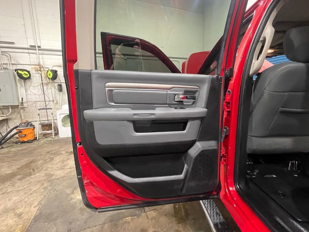 Used 2017 RAM 3500 Big Horn image 33