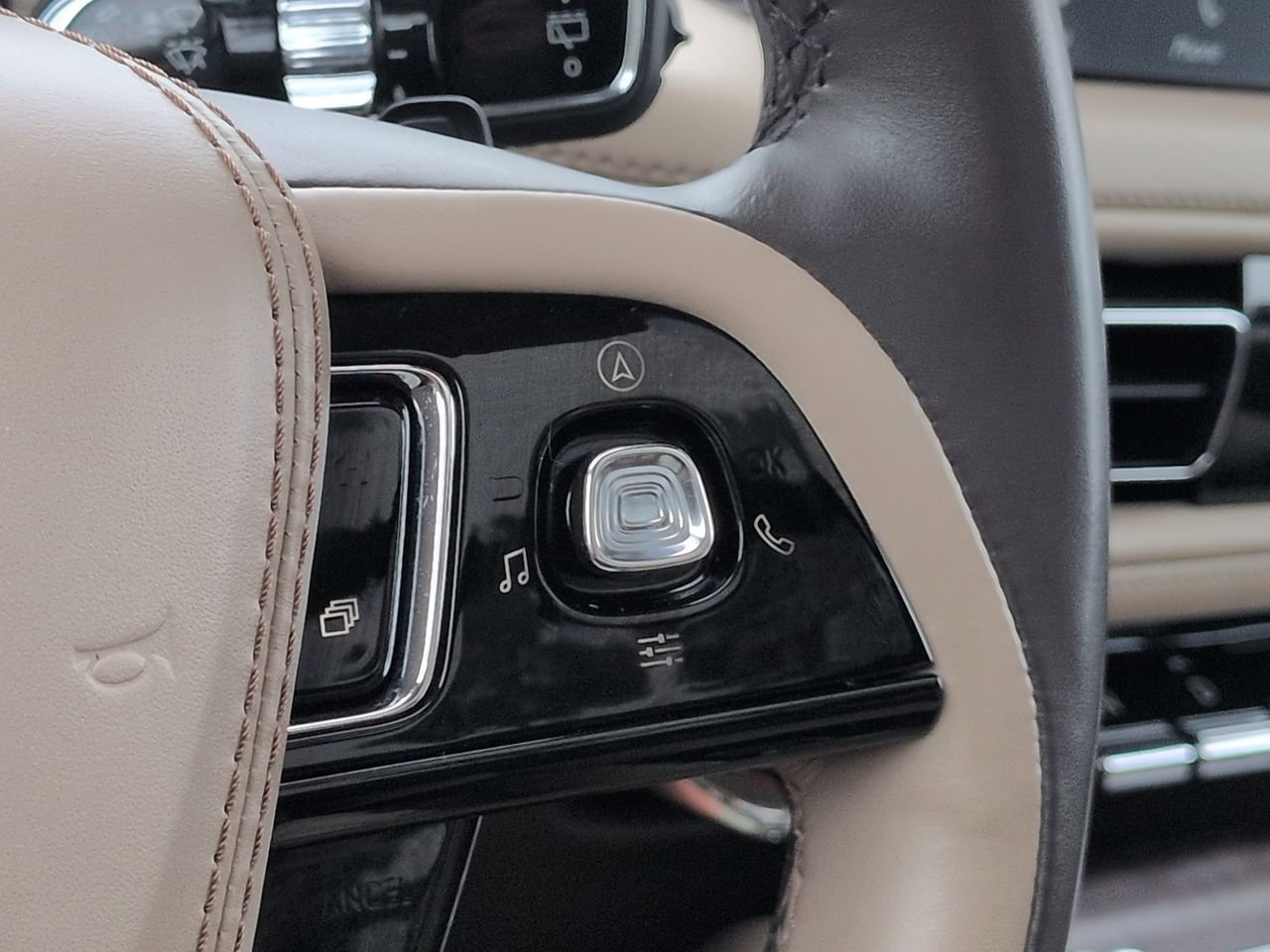 Certified 2022 Lincoln Aviator Reserve RWD image 26