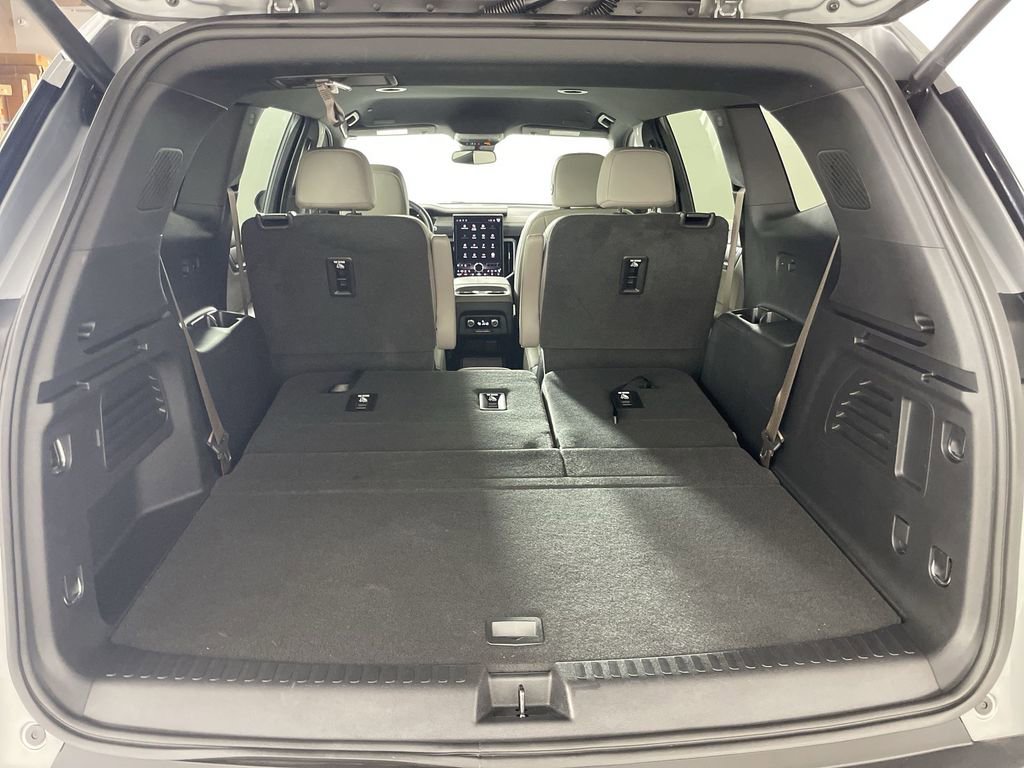 Used 2024 GMC Acadia Elevation image 25