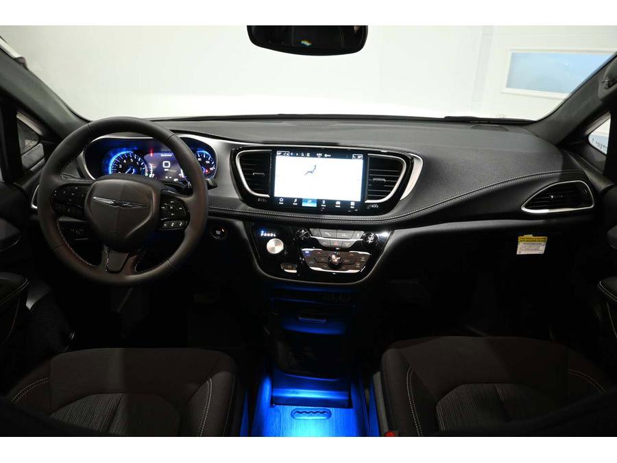 New 2024 Chrysler Pacifica Touring FWD image 24