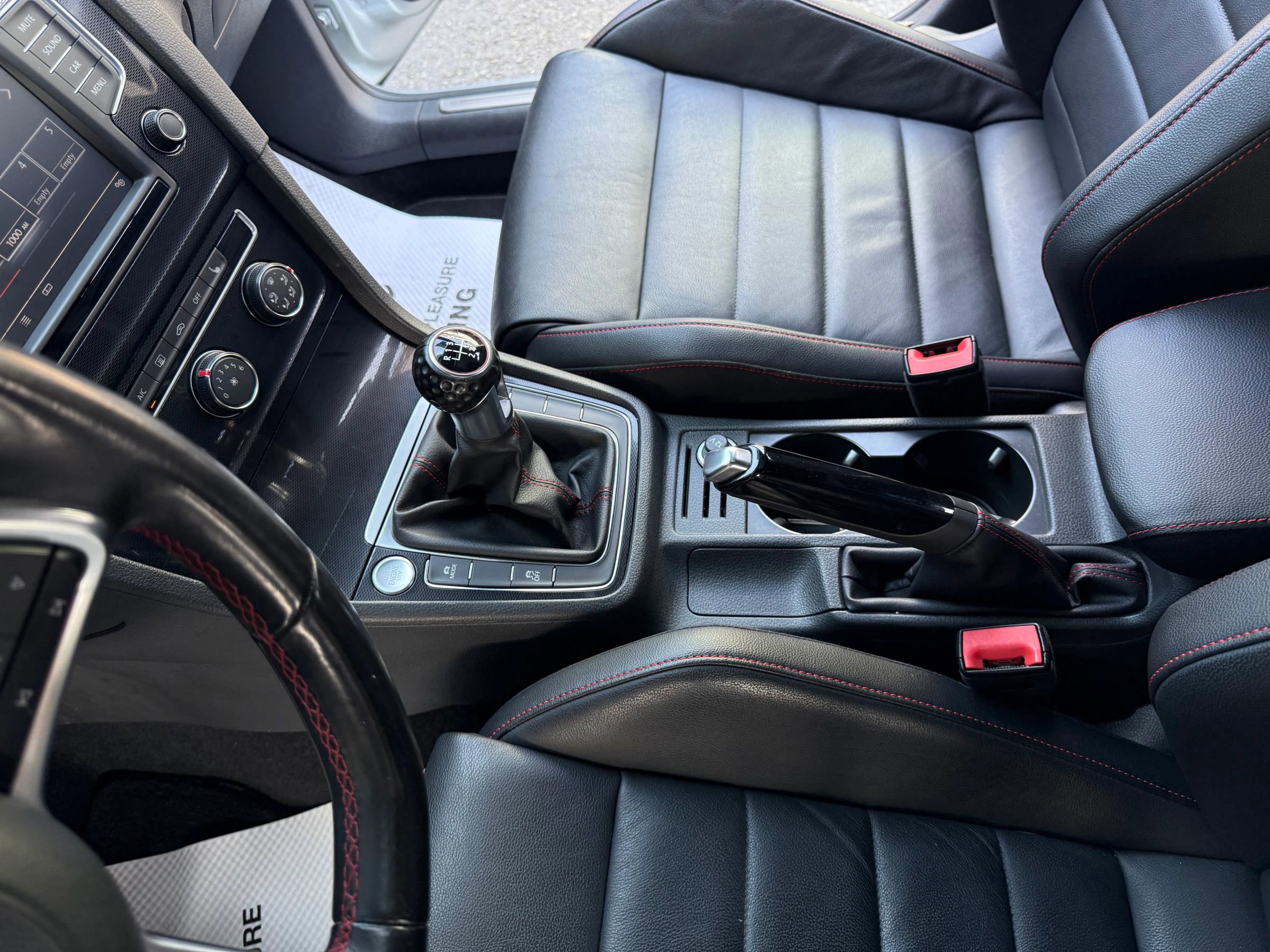 Used 2017 Volkswagen GTI SE image 10