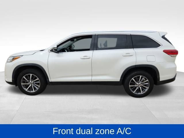 Used 2019 Toyota Highlander XLE image 2