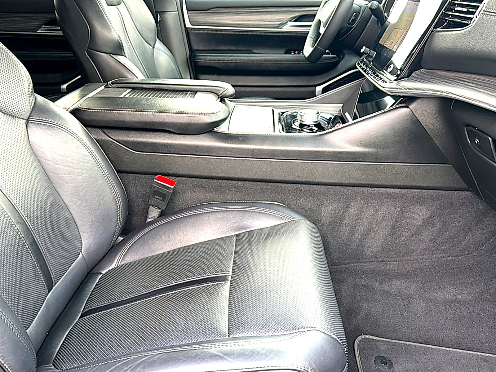 Used 2024 Jeep Wagoneer Series II w/ Flexible Seating Group RWD image 24
