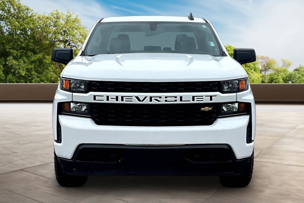 Used 2020 Chevrolet Silverado 1500 Custom w/ Custom Value Package AWD/4WD image 3