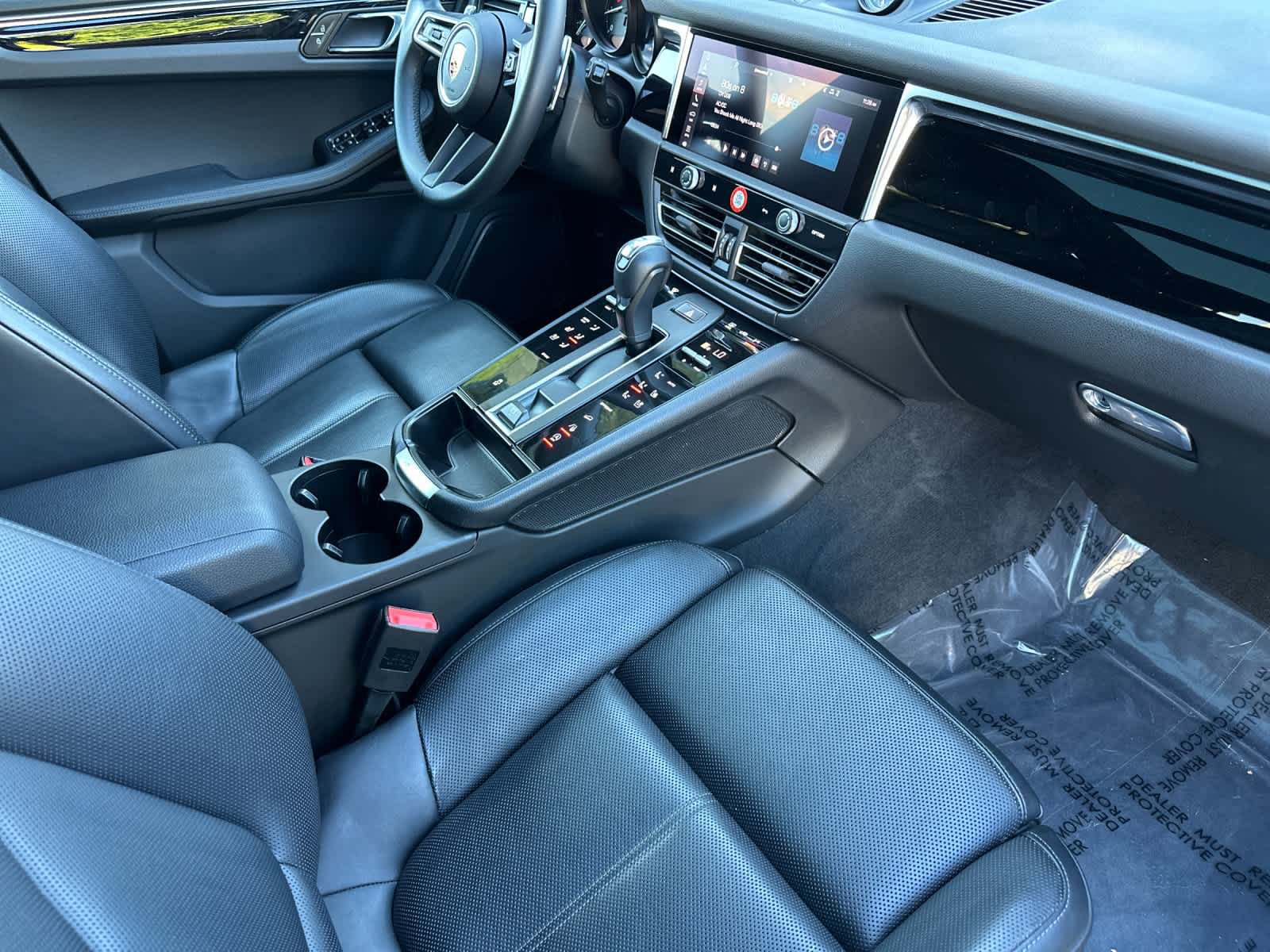 Certified 2025 Porsche Macan AWD/4WD image 17