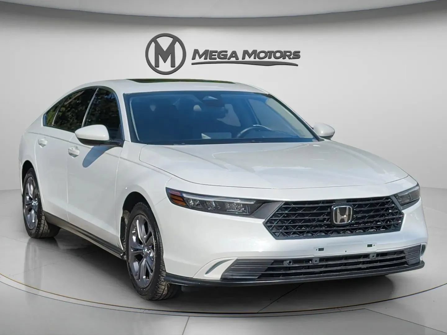 Used 2023 Honda Accord EX image 11