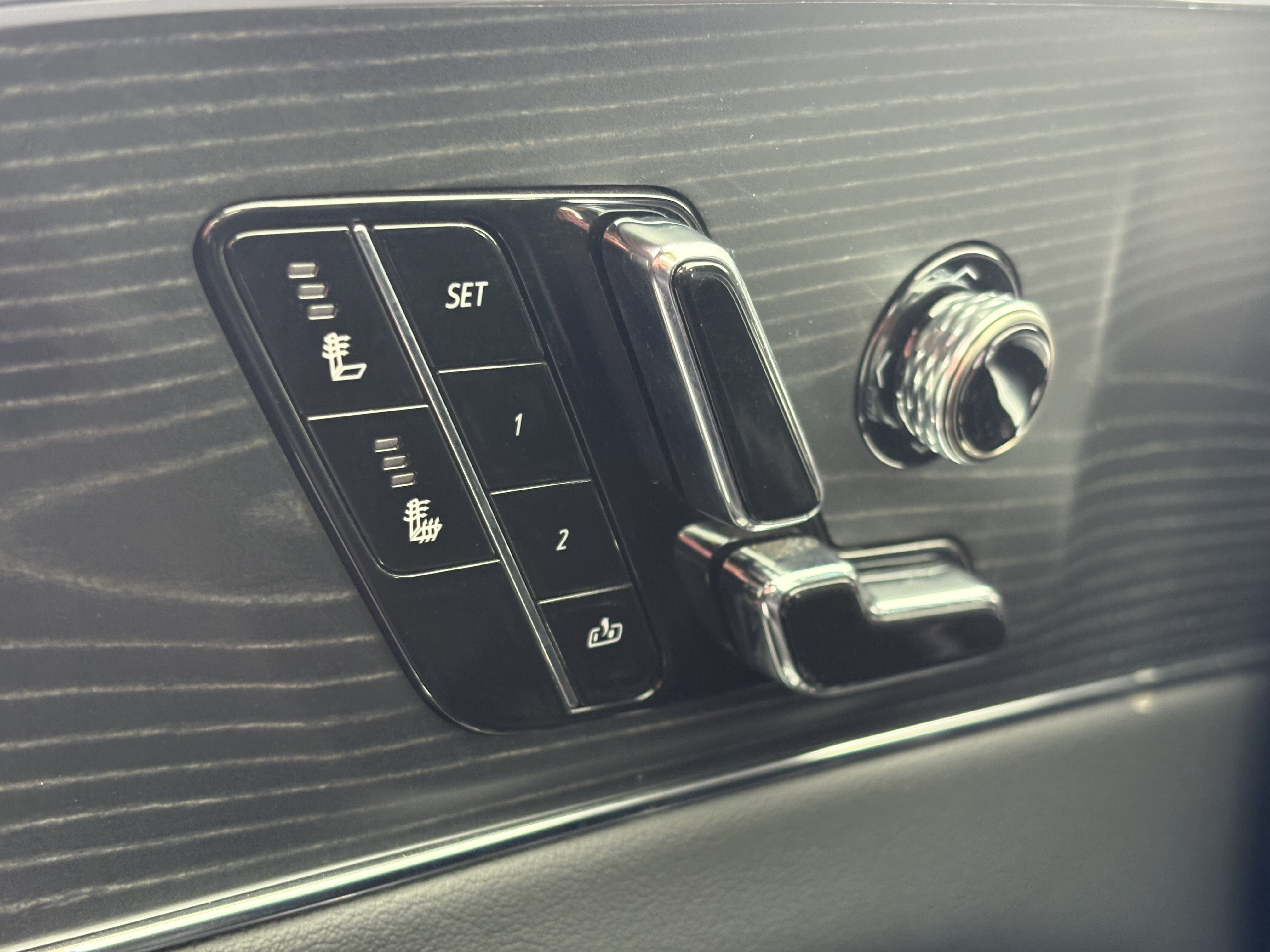 Certified 2024 Cadillac Lyriq Luxury AWD/4WD image 29