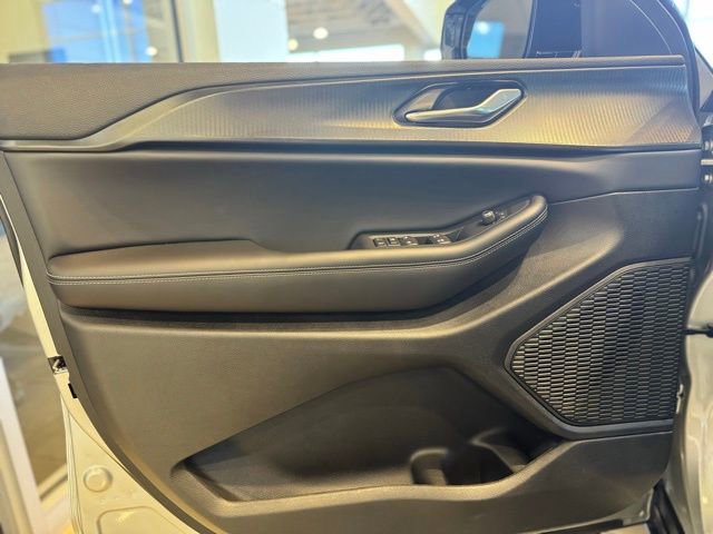 New 2025 Jeep Grand Cherokee L Altitude image 12