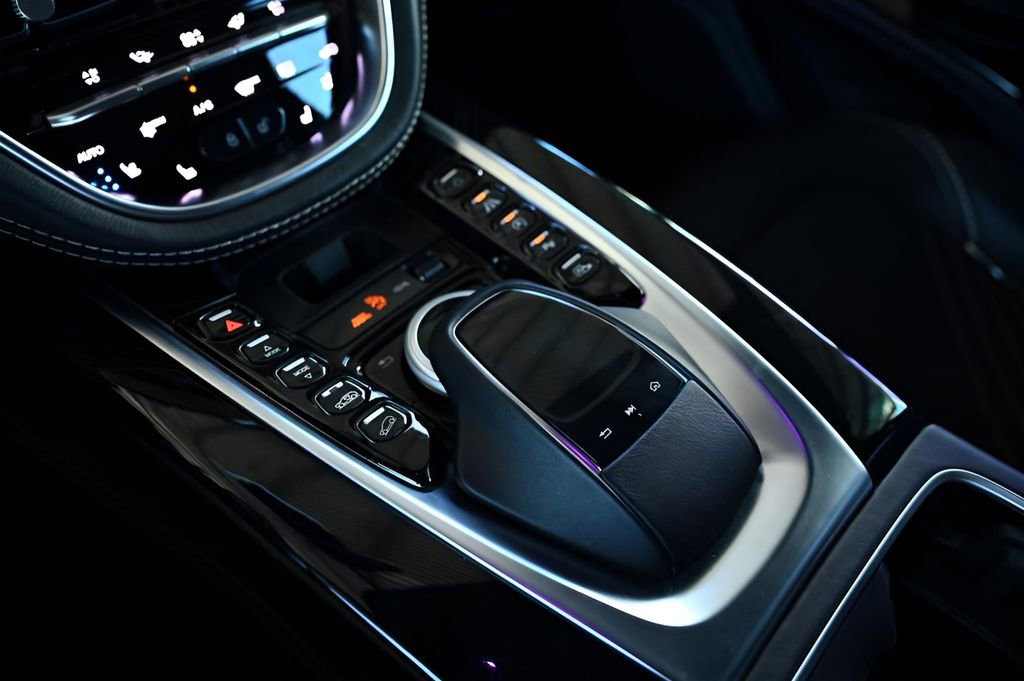 Used 2021 Aston Martin DBX image 21