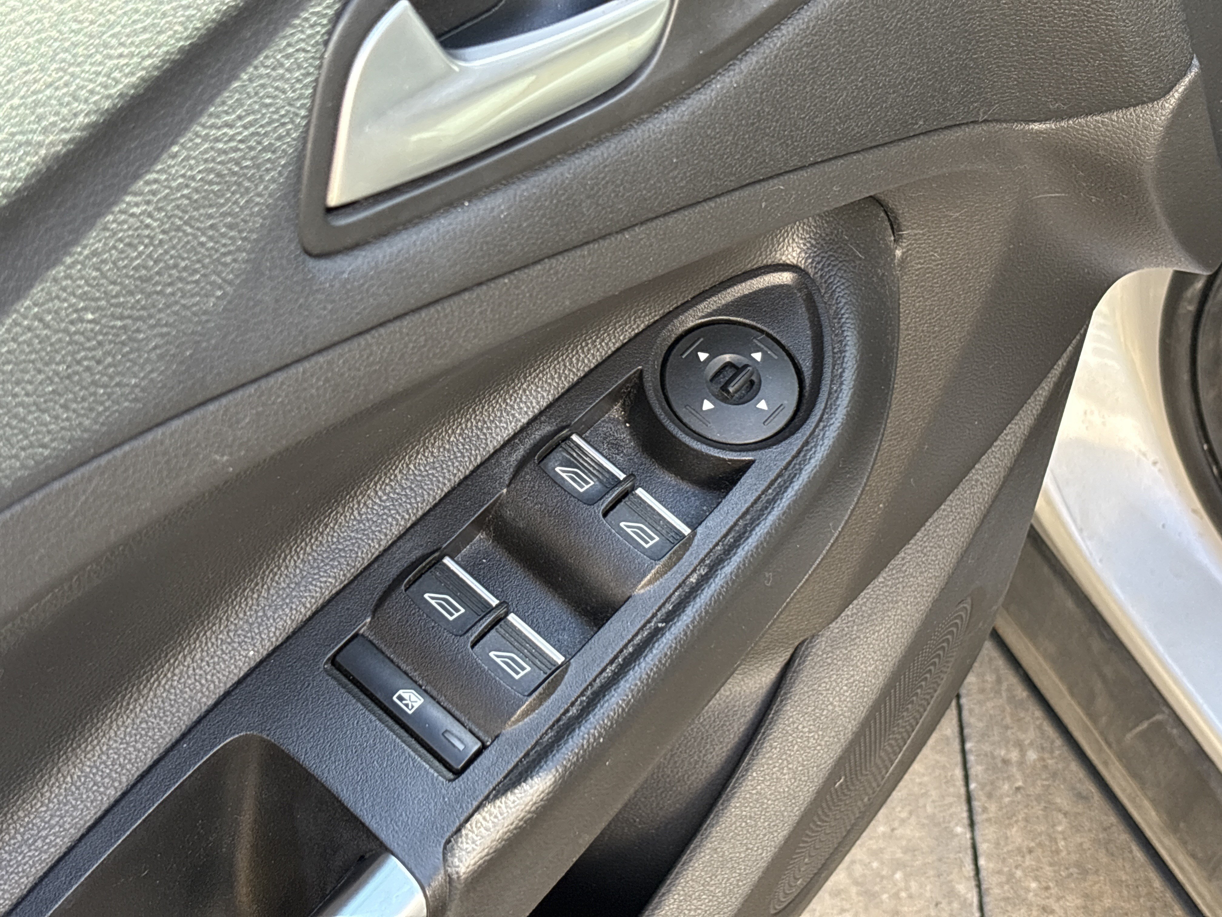 Used 2017 Ford Escape SE w/ Equipment Group 201A AWD/4WD image 15
