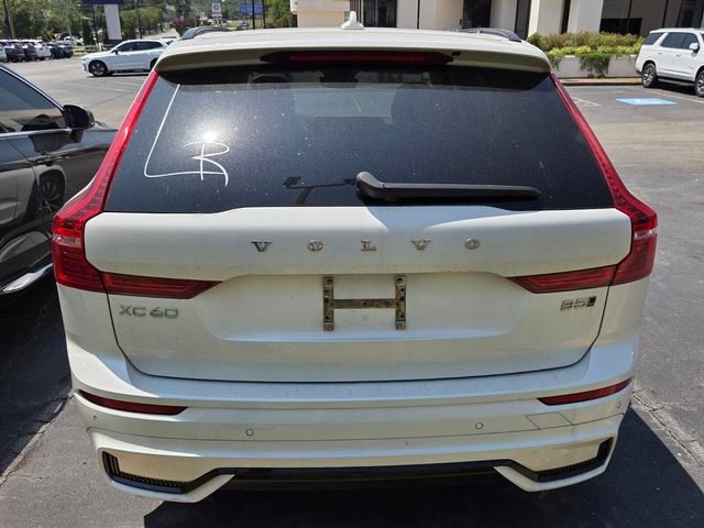 Used 2024 Volvo XC60 B5 Core AWD/4WD image 3