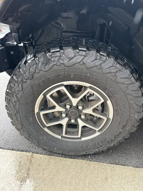 Certified 2025 Jeep Wrangler Unlimited Rubicon w/ Convenience Group AWD/4WD image 32