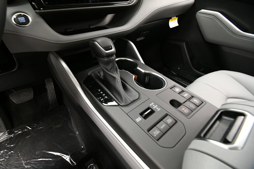 New 2023 Toyota Highlander XLE image 17