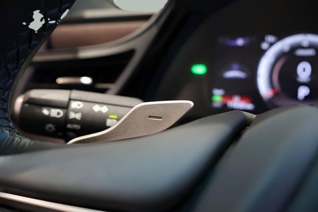 Used 2025 Lexus ES 300h w/ Premium Package image 8