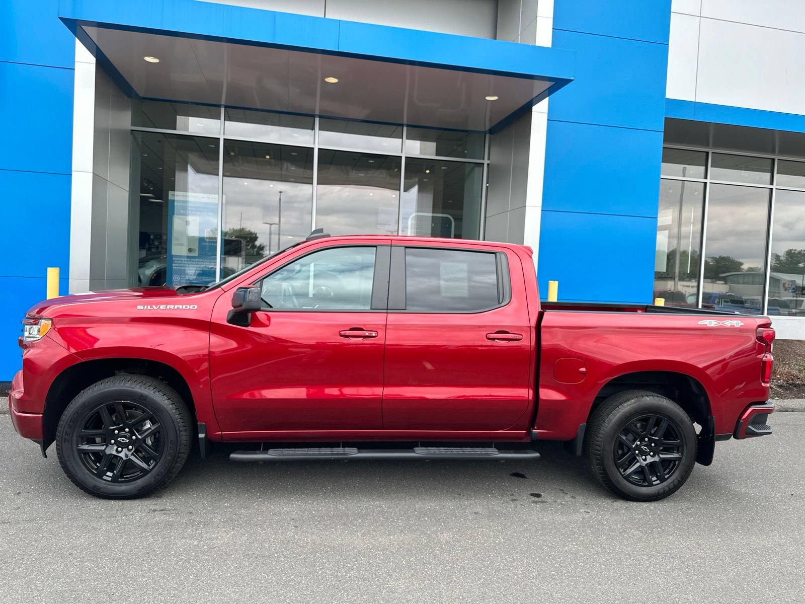 Used 2024 Chevrolet Silverado 1500 RST AWD/4WD image 8