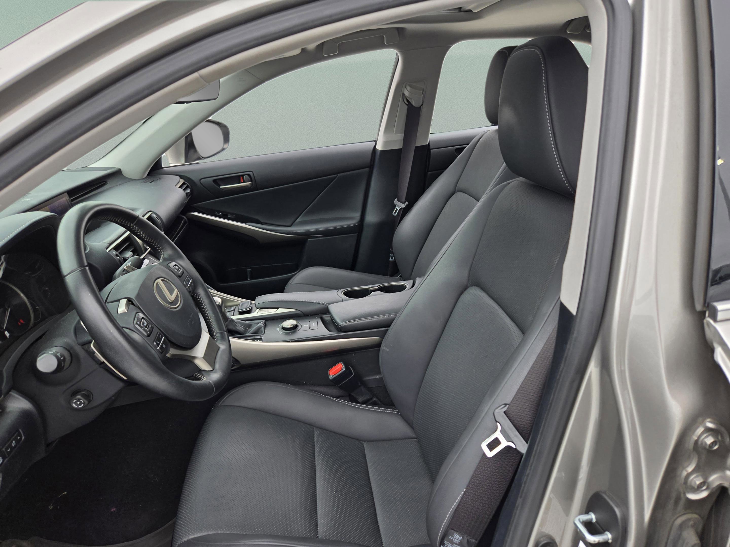 Used 2019 Lexus IS 300 AWD w/ Navigation Package image 13