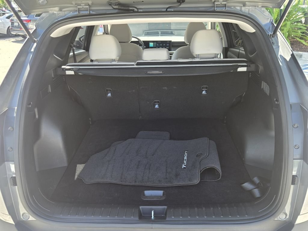 Used 2025 Hyundai Tucson SE FWD image 13