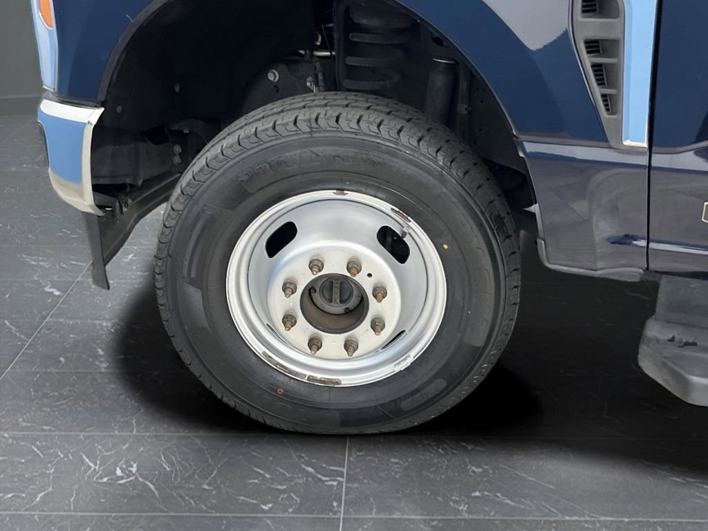 Used 2023 Ford F350 XLT image 36