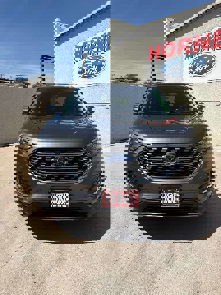 Used 2022 Ford Edge Titanium image 2