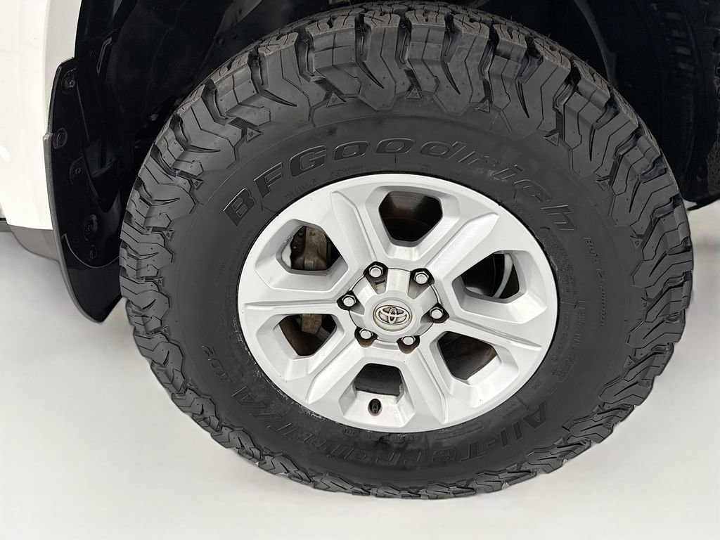 Used 2022 Toyota 4Runner SR5 Premium w/ Moonroof Package AWD/4WD image 31