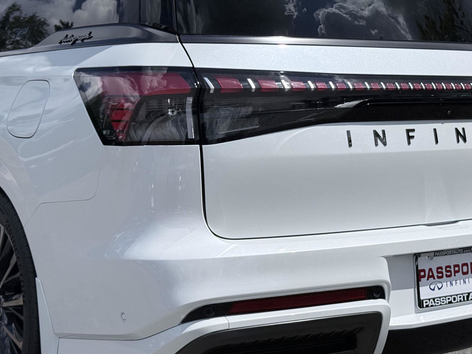 New 2027 INFINITI QX80 Autograph w/ Premium Cargo Package AWD/4WD image 7