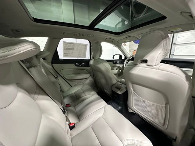 New 2026 Volvo XC60 T8 Ultra w/ Protection Package Premier AWD/4WD image 15