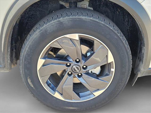 Used 2025 Nissan Rogue SV image 23