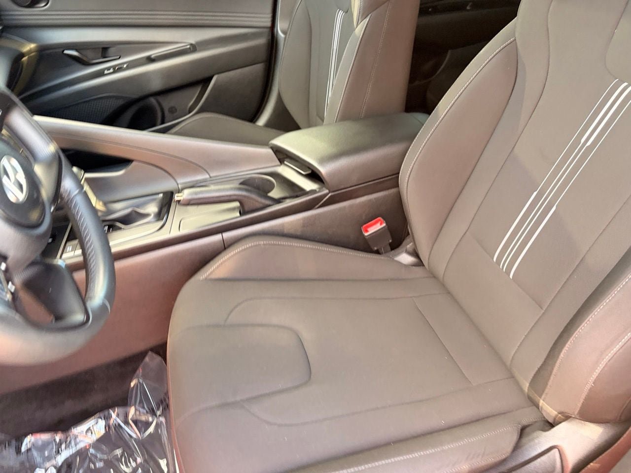 Used 2025 Hyundai Elantra Sport FWD image 18