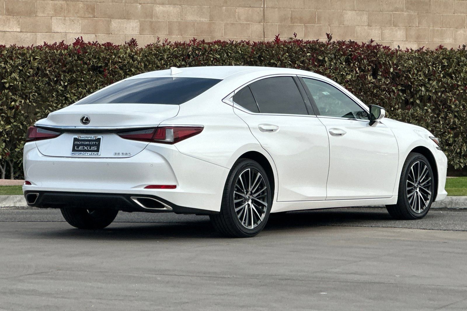 Certified 2024 Lexus ES 350 w/ Premium Package image 4