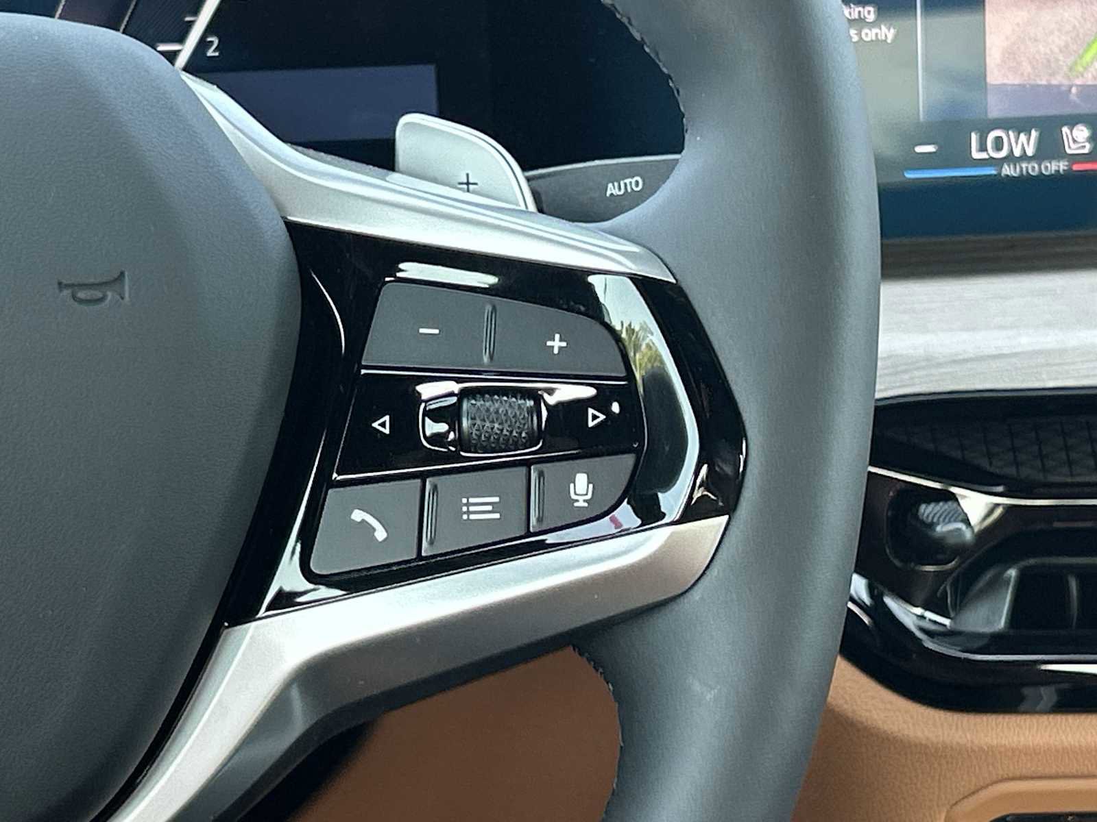 Used 2025 BMW 330i xDrive Sedan w/ Convenience Package image 27