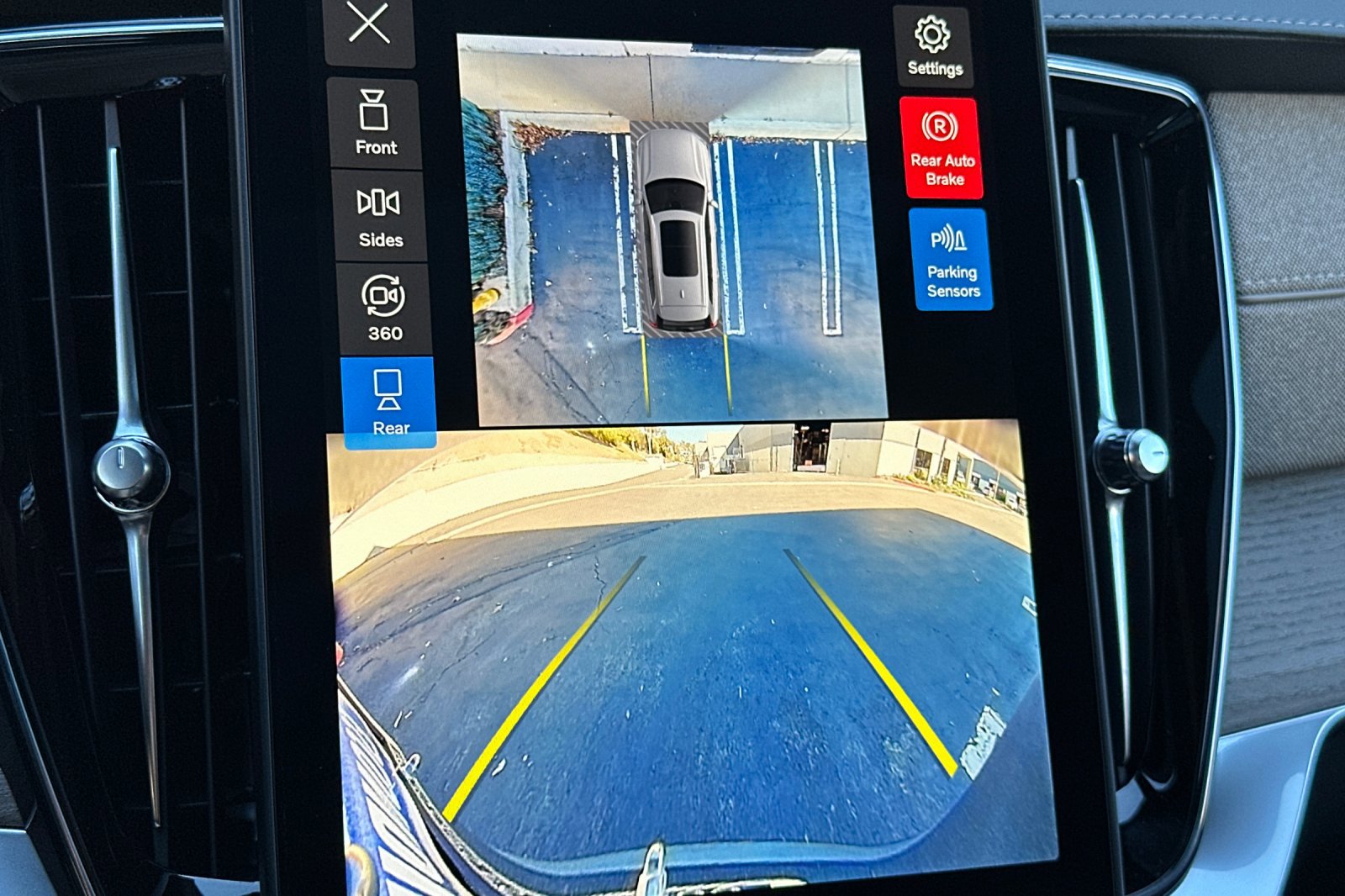 New 2026 Volvo XC90 T8 Ultra w/ Protection Package Premier image 18