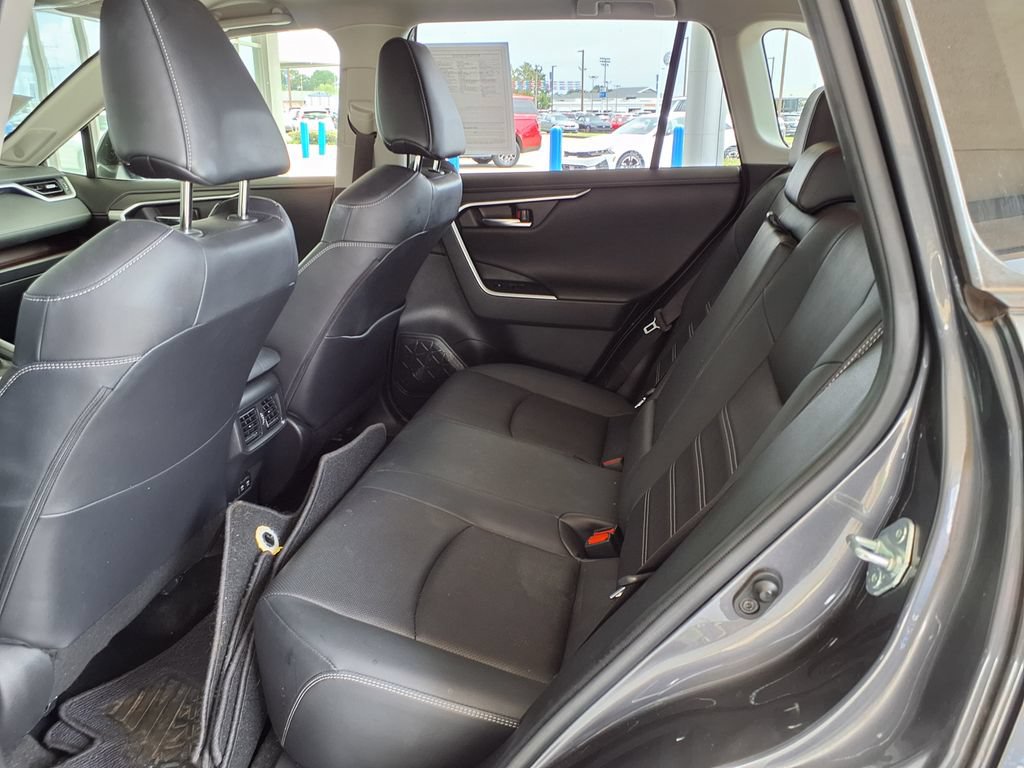 Used 2020 Toyota RAV4 Limited FWD image 14