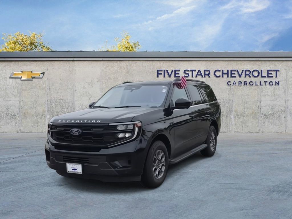 Used 2025 Ford Expedition Active AWD/4WD image 3