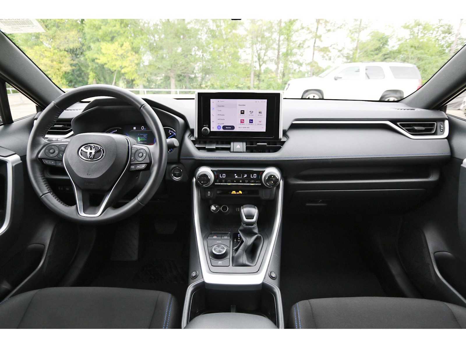 Used 2024 Toyota RAV4 SE image 7