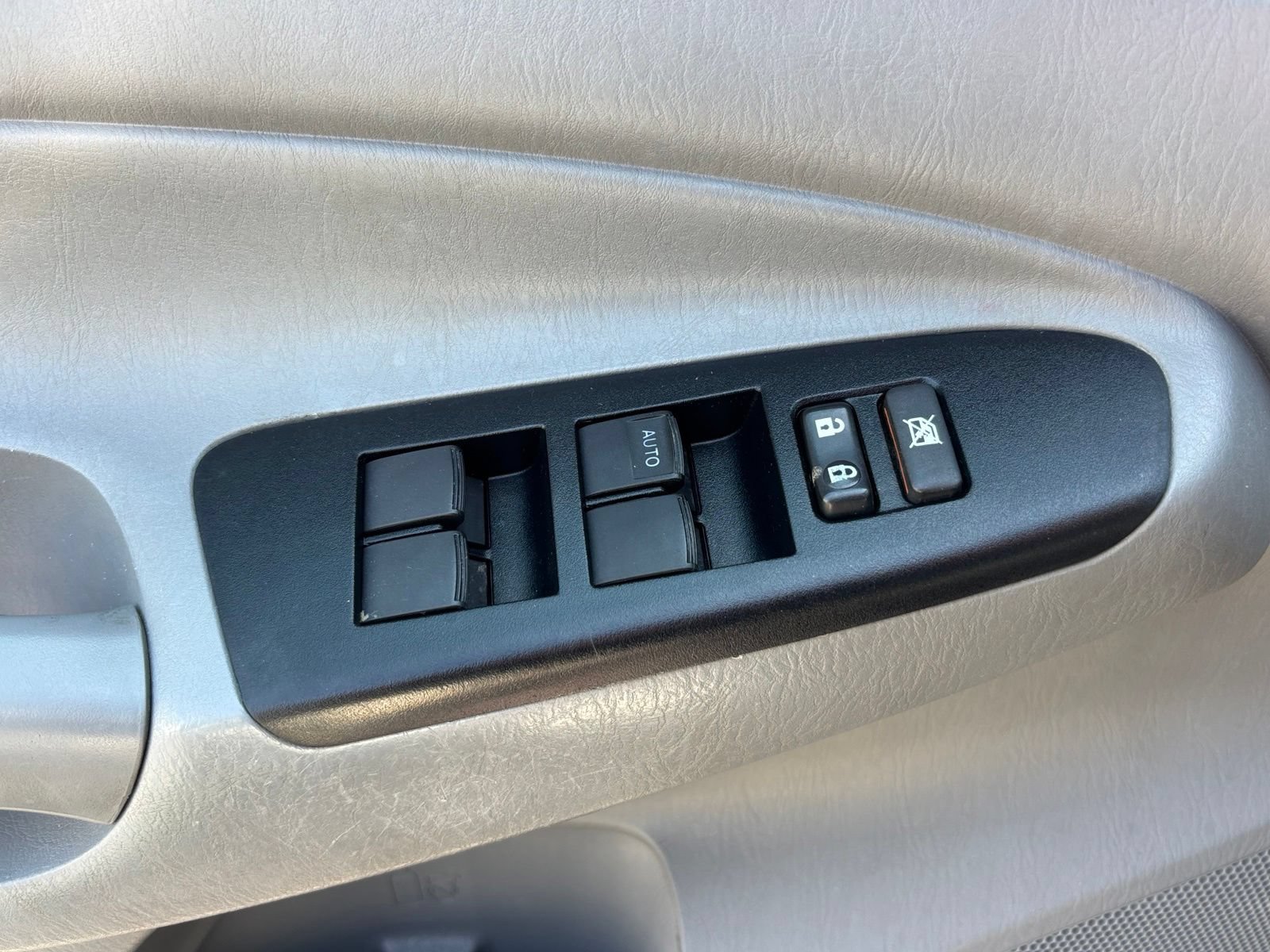 Used 2015 Toyota Tacoma 4x4 Double Cab w/ SR Package image 14