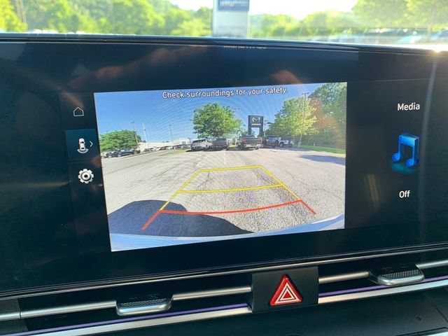 Certified 2025 Hyundai Elantra SEL FWD image 32