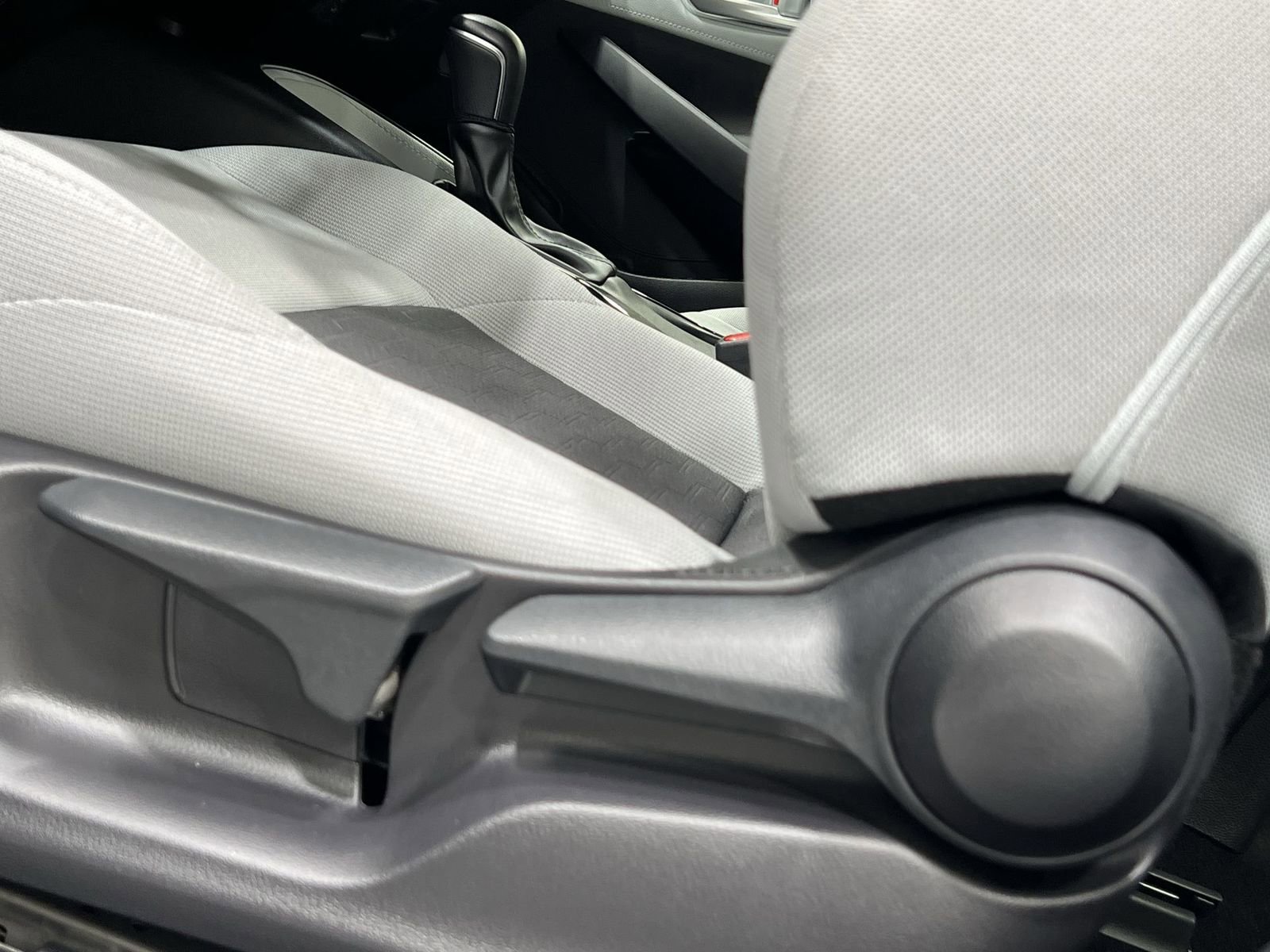 Used 2024 Toyota Corolla SE image 12