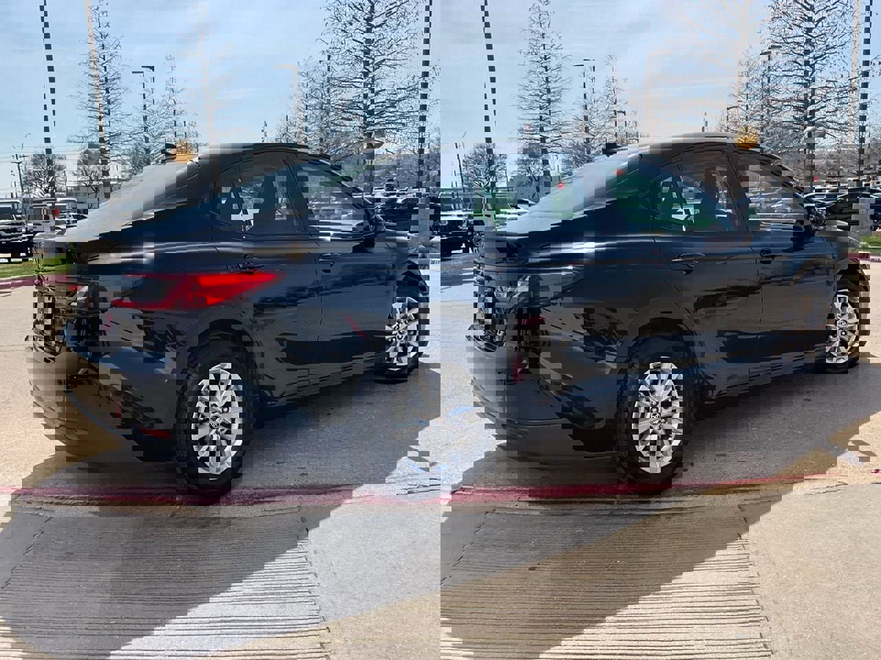 Used 2025 Toyota Camry LE image 6