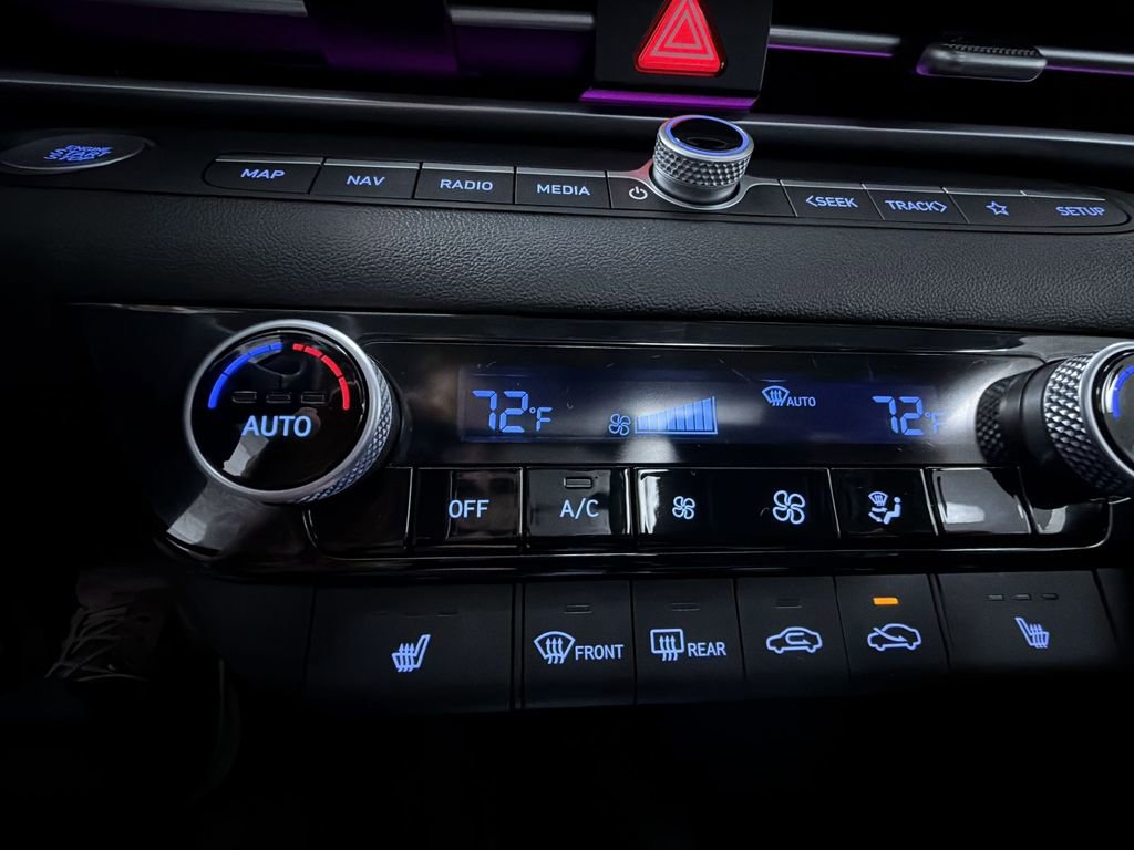 Used 2023 Hyundai Elantra Limited image 7