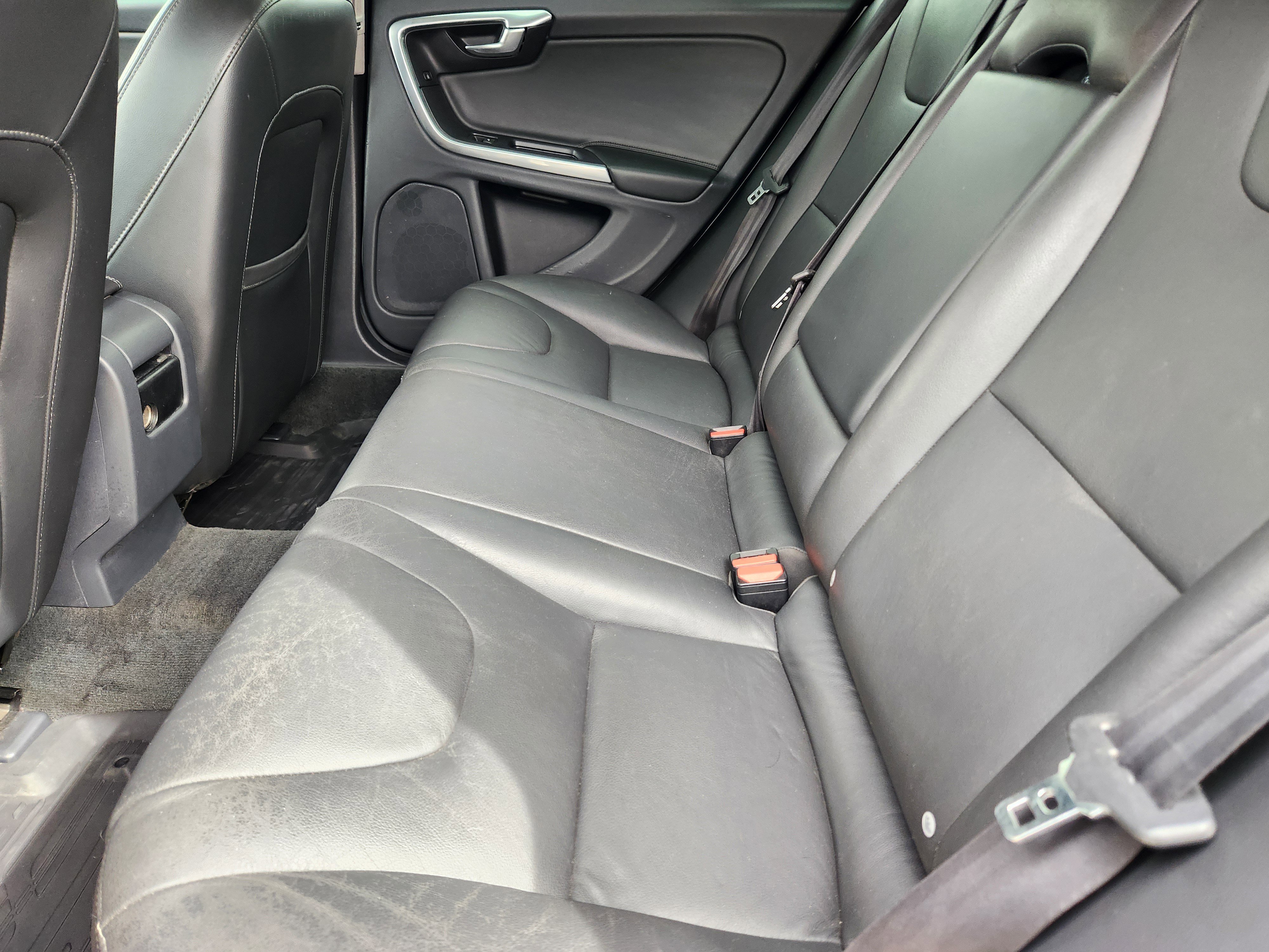 Used 2018 Volvo V60 T5 Cross Country w/ Convenience Package image 10