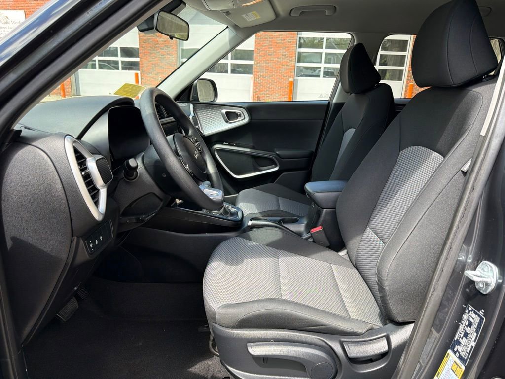Certified 2023 Kia Soul LX w/ LX Technology Package FWD image 9