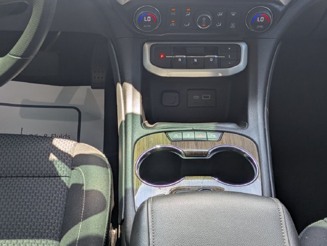 Used 2023 GMC Acadia SLE w/ Driver Convenience Package FWD image 19