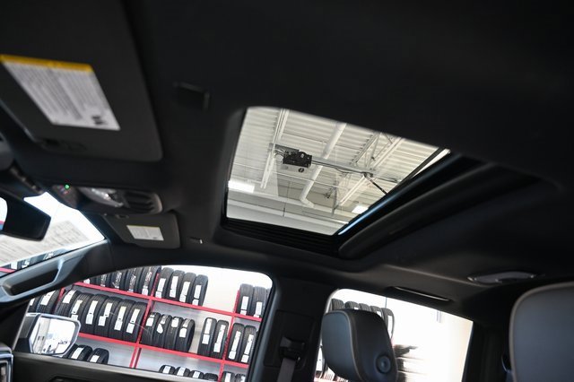 Used 2025 GMC Canyon Denali image 24