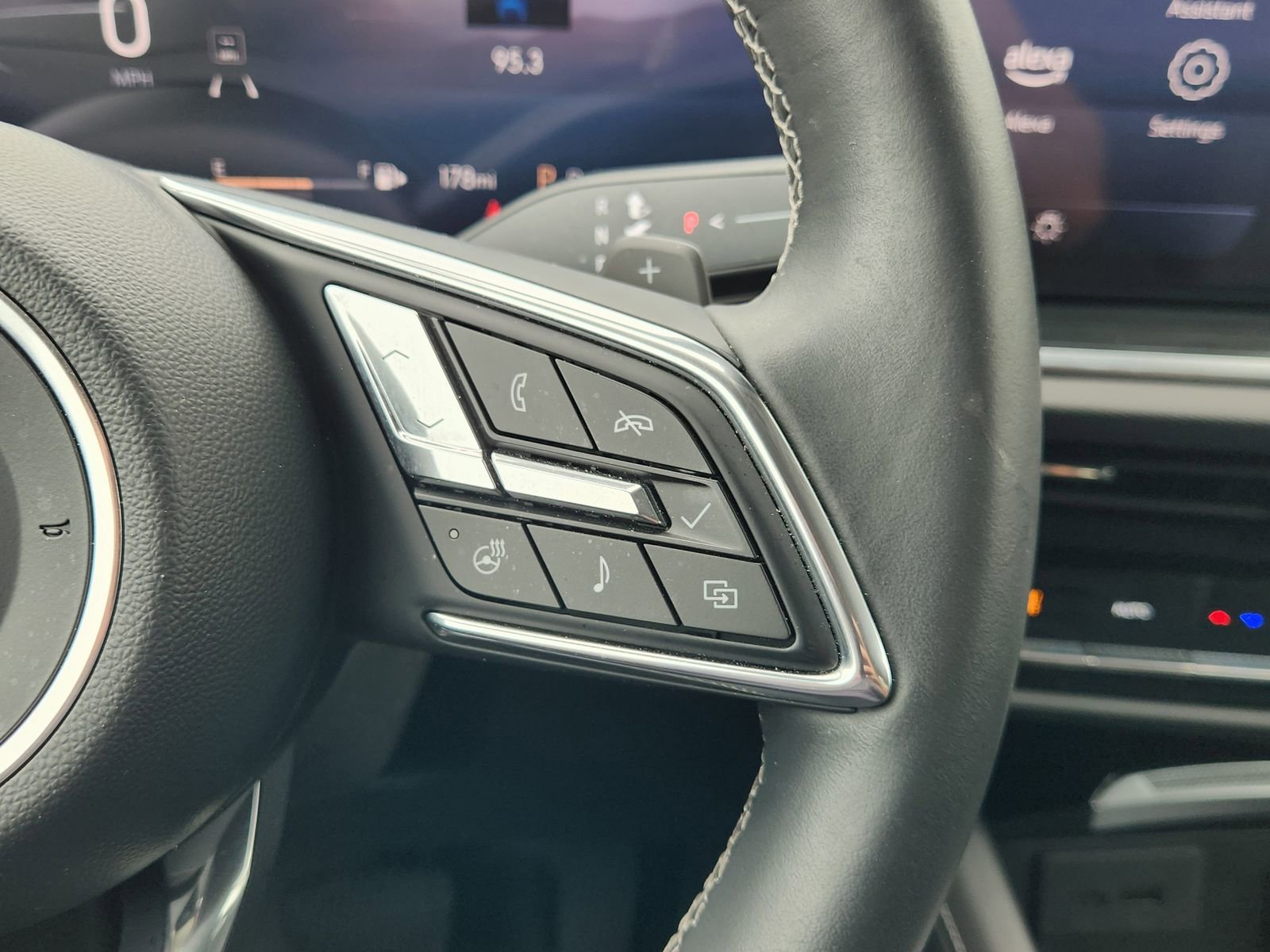 Certified 2024 Buick Envision Preferred AWD/4WD image 34