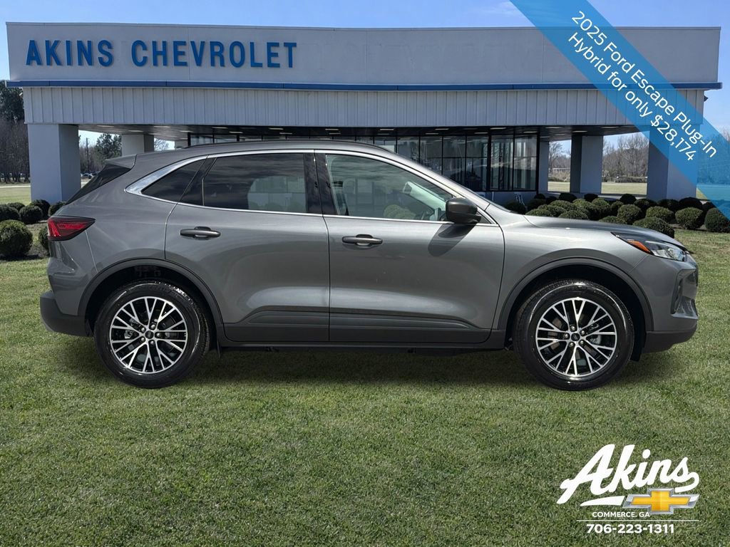 Used 2025 Ford Escape SE image 4