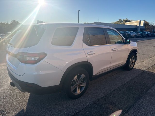 Used 2025 Honda Pilot EX-L image 3