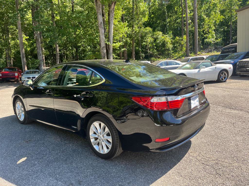 Used 2013 Lexus ES 300h w/ Luxury Pkg FWD image 5