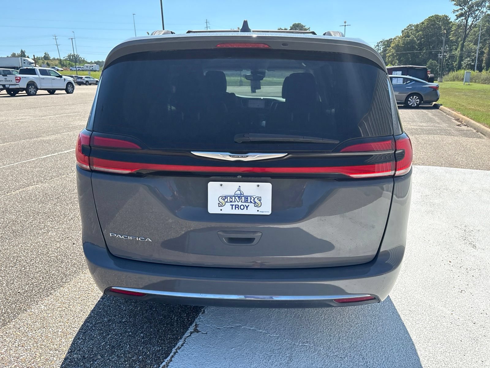 Used 2022 Chrysler Pacifica Touring-L FWD image 4